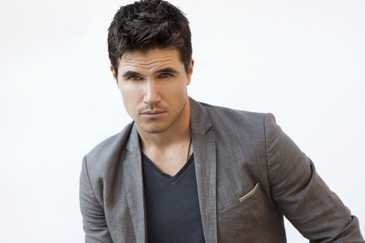 Watch Robbie Amell video Watch Robbie Amell video